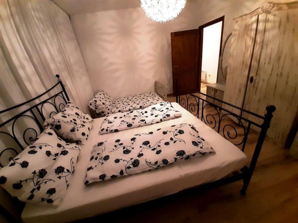 2 Bedroom Apartment Near Heroes Square บูดาเปสต์ ภายนอก รูปภาพ